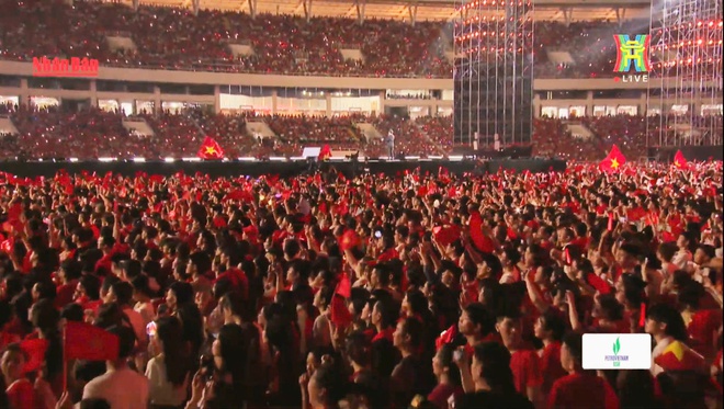 5 khoảnh khắc ấn tượng tại concert Tổ quốc trong tim - Ảnh 7.