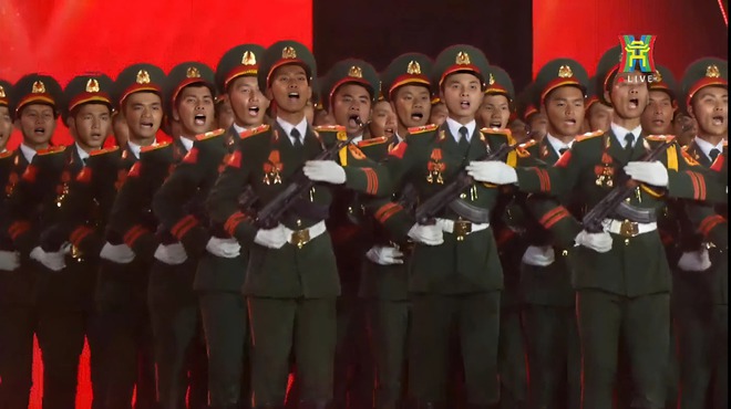 5 khoảnh khắc ấn tượng tại concert Tổ quốc trong tim - Ảnh 9.