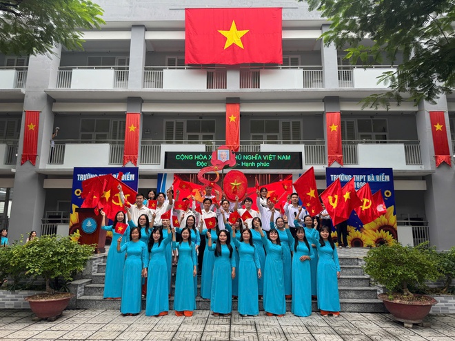 Trường học tại TP.HCM rực rỡ cờ hoa mừng Quốc khánh 2-9- Ảnh 16.