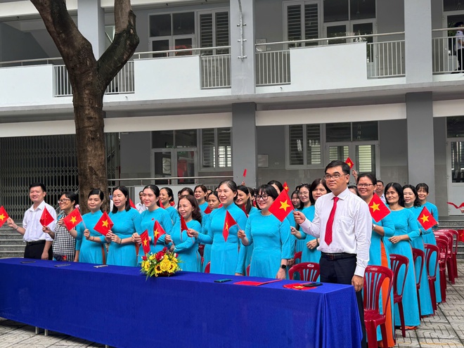 Trường học tại TP.HCM rực rỡ cờ hoa mừng Quốc khánh 2-9- Ảnh 14.