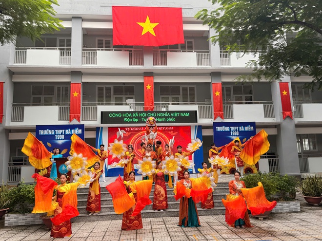 Trường học tại TP.HCM rực rỡ cờ hoa mừng Quốc khánh 2-9- Ảnh 17.