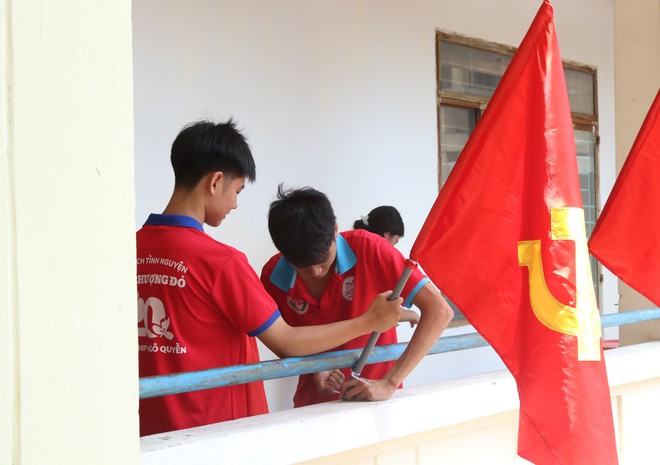 Trường học tại TP.HCM rực rỡ cờ hoa mừng Quốc khánh 2-9- Ảnh 2.