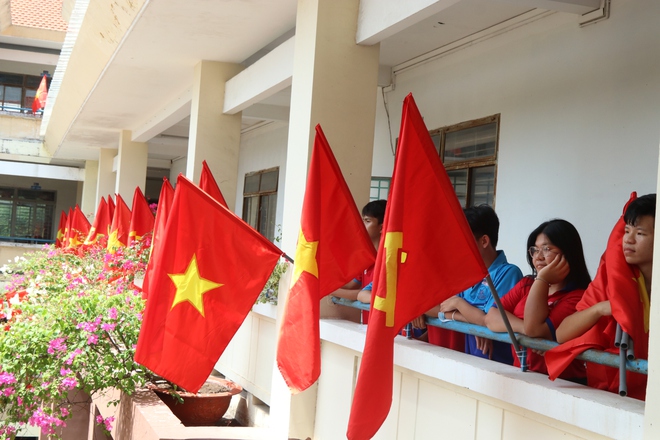 Trường học tại TP.HCM rực rỡ cờ hoa mừng Quốc khánh 2-9- Ảnh 3.