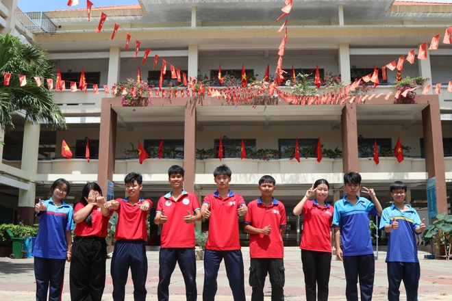 Trường học tại TP.HCM rực rỡ cờ hoa mừng Quốc khánh 2-9- Ảnh 4.