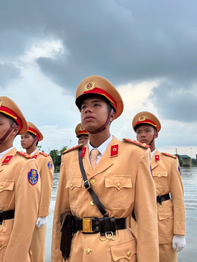 diễu binh - Ảnh 1.