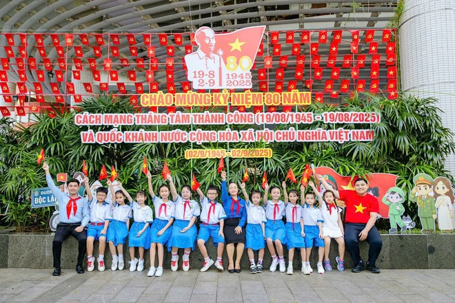 Thiếu nhi TP.HCM check in cùng cờ tổ quốc dịp lễ Quốc khánh 2-9 - Ảnh 14.