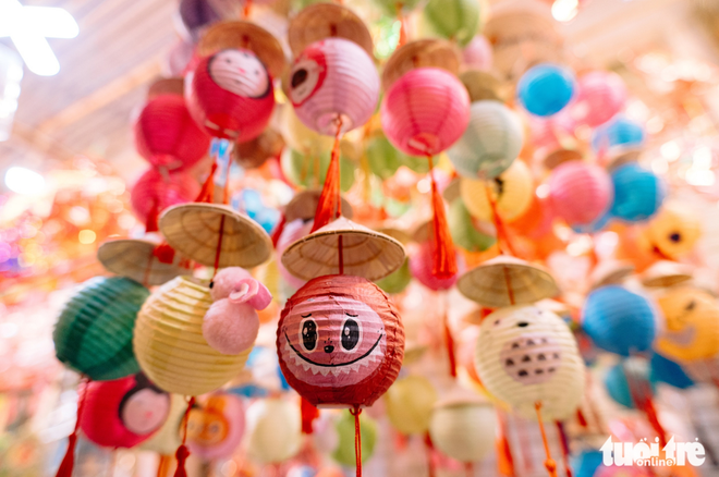 Ho Chi Minh City’s lantern street bustling as Mid-Autumn fest nears
- Ảnh 3.