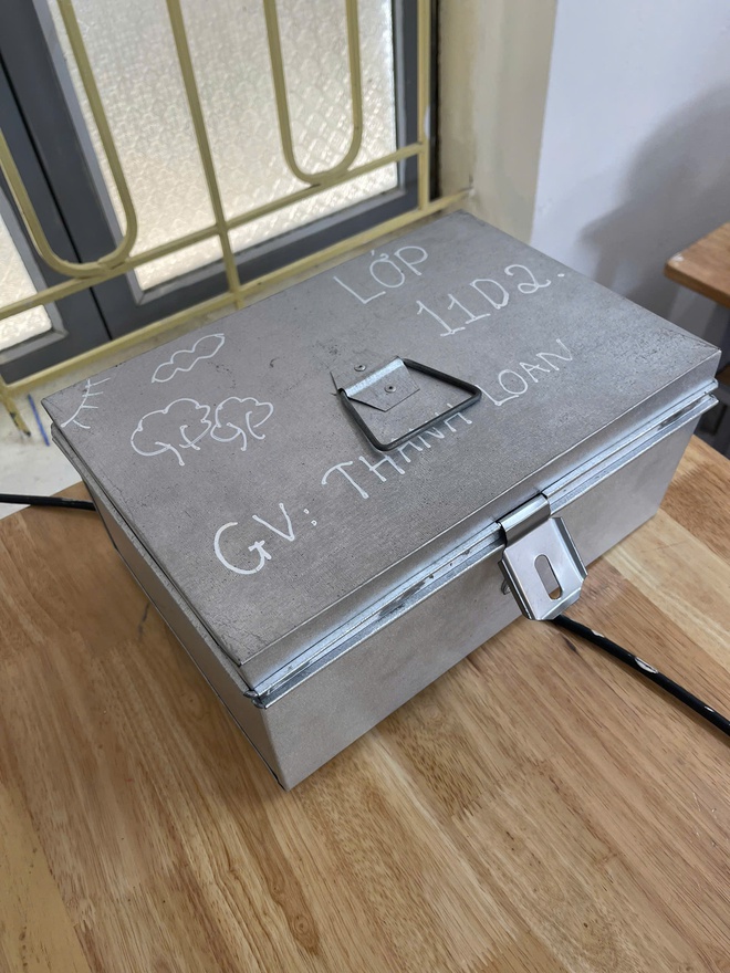 Những chiếc tủ đặc biệt trong lớp học không điện thoại - Ảnh 1.