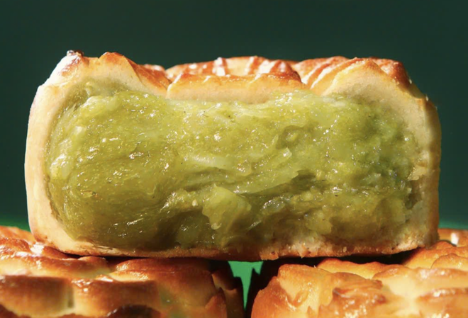 Modern mooncake trends send Vietnamese youth into frenzy - Ảnh 2.