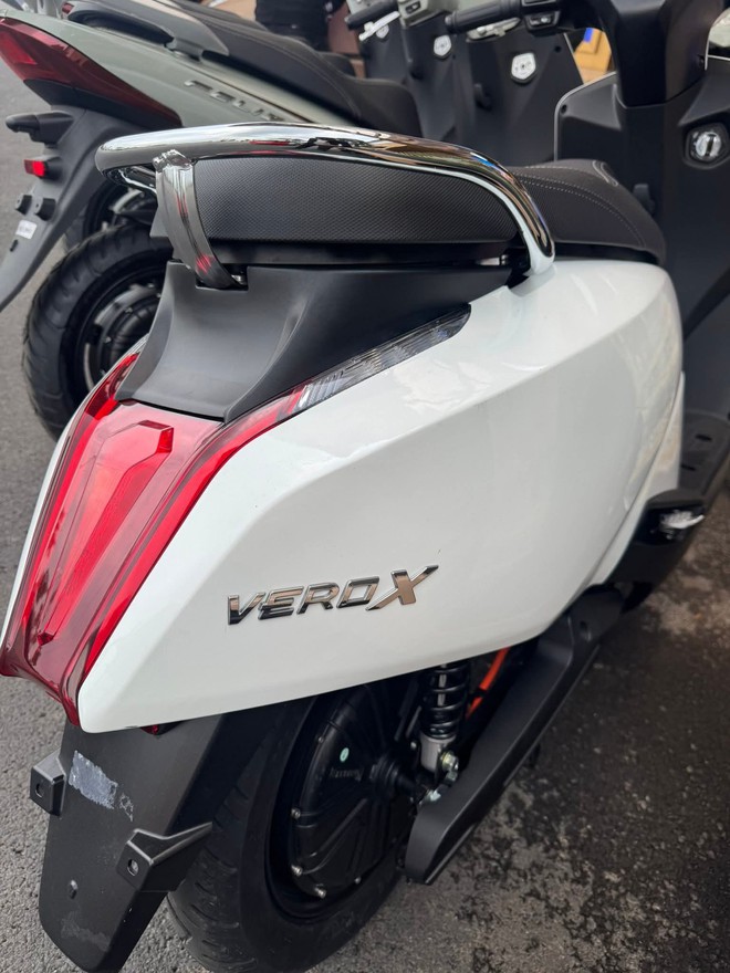 Lộ ảnh thực tế VinFast Vero X: Giá gần 35 triệu đồng, pin tháo rời, 262km/sạc - Ảnh 3.