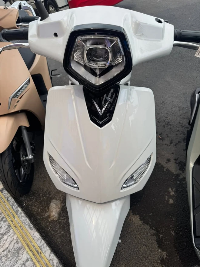 Lộ ảnh thực tế VinFast Vero X: Giá gần 35 triệu đồng, pin tháo rời, 262km/sạc - Ảnh 1.