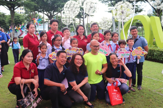 Rộn ràng góc photobooth Trung thu mơ ước để các bạn nhỏ lưu giữ khoảnh khắc bên gia đình - Ảnh 2.