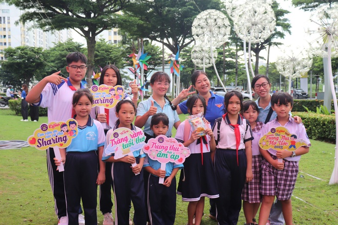 Rộn ràng góc photobooth Trung thu mơ ước để các bạn nhỏ lưu giữ khoảnh khắc bên gia đình - Ảnh 7.