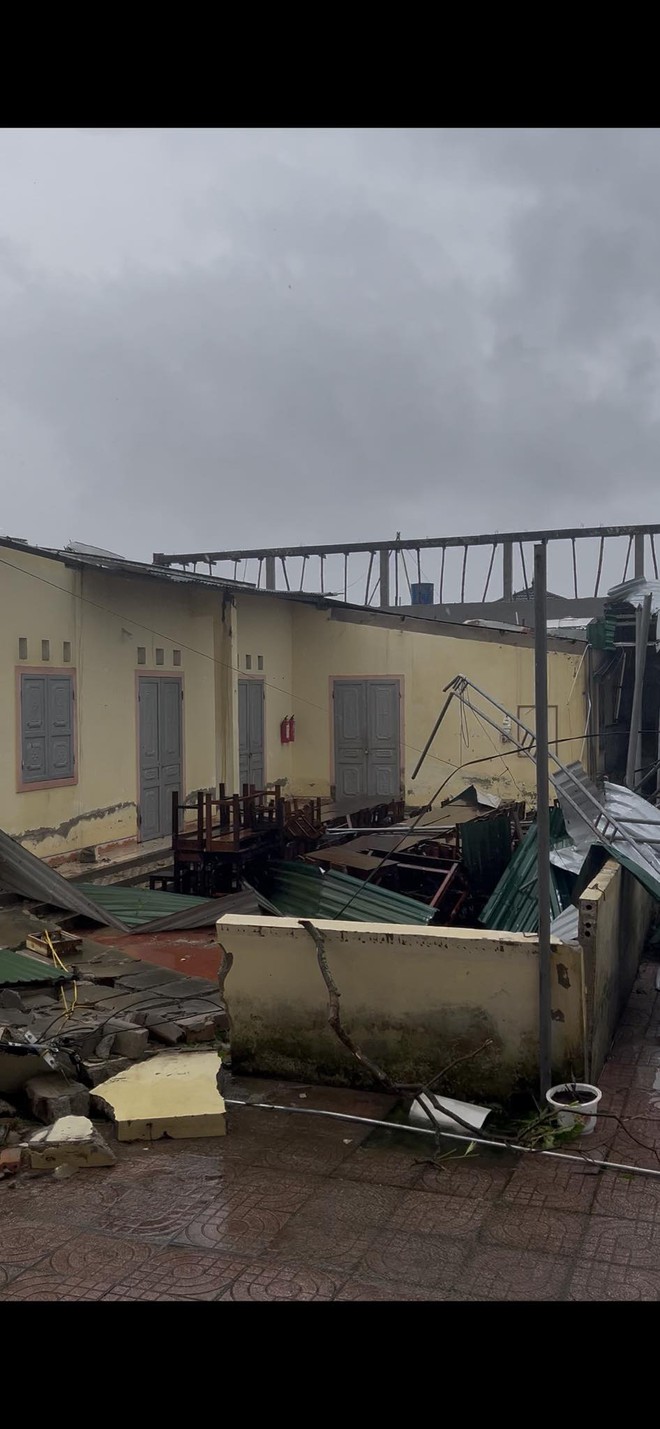 Trường học ở Hà Tĩnh, Thanh Hóa tan hoang do bão Bualoi- Ảnh 3. Trường học ở Hà Tĩnh, Thanh Hóa tan hoang do bão Bualoi- Ảnh 3.