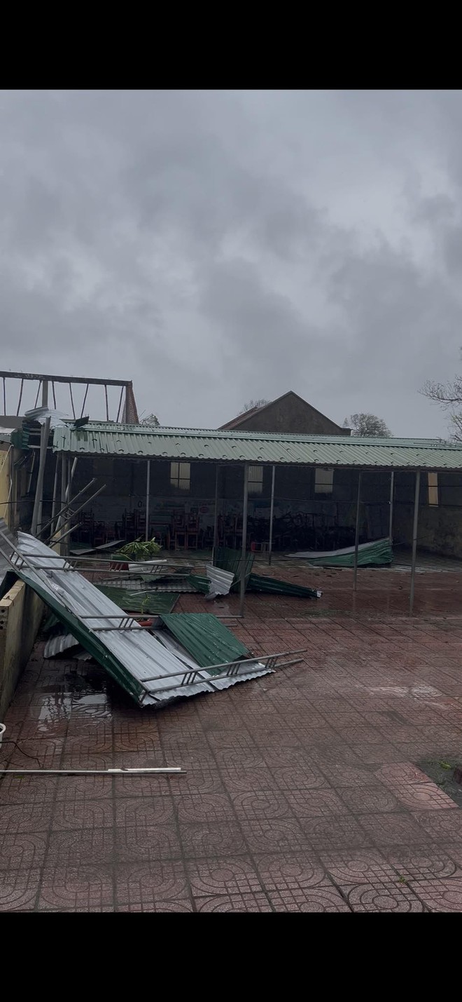 Trường học ở Hà Tĩnh, Thanh Hóa tan hoang do bão Bualoi- Ảnh 5. Trường học ở Hà Tĩnh, Thanh Hóa tan hoang do bão Bualoi- Ảnh 5.