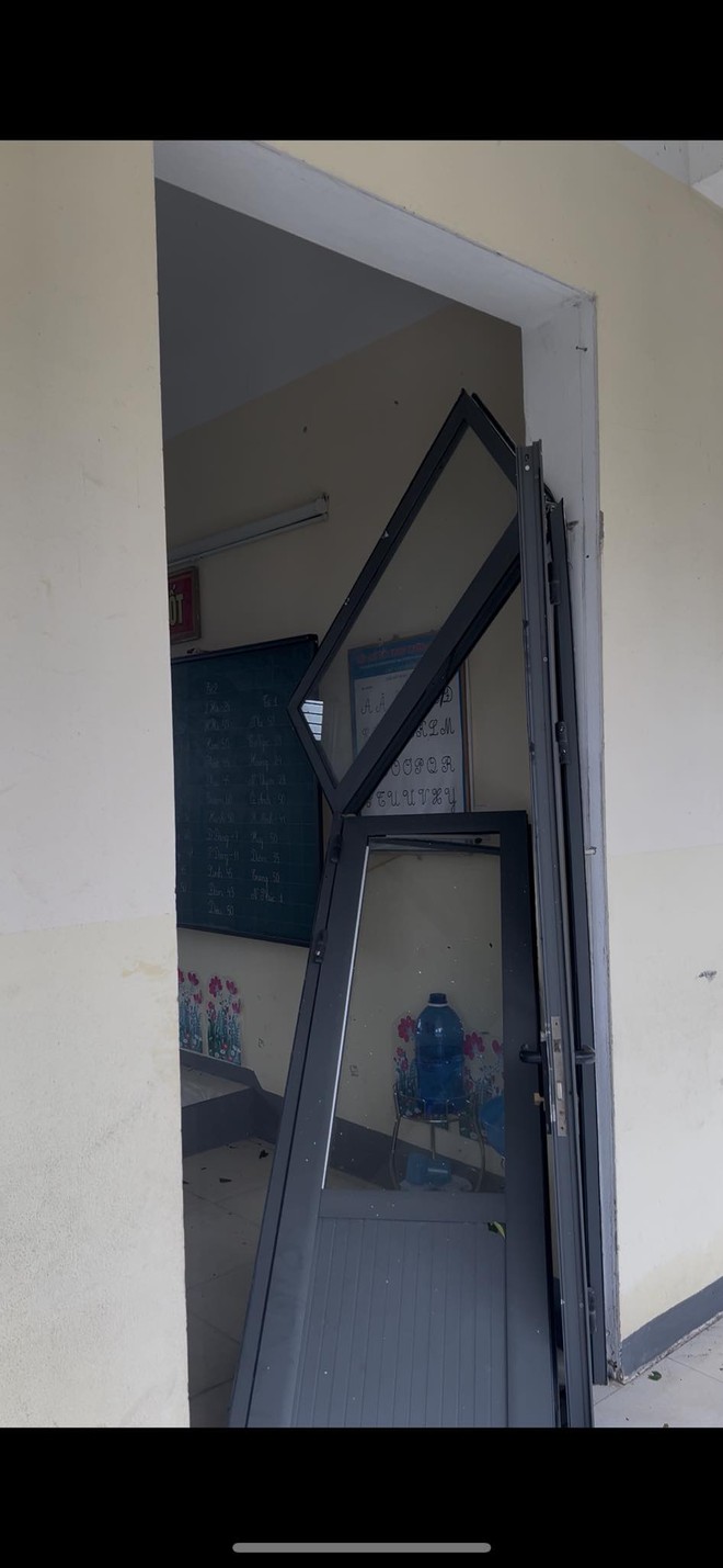 Trường học ở Hà Tĩnh, Thanh Hóa tan hoang do bão Bualoi- Ảnh 4. Trường học ở Hà Tĩnh, Thanh Hóa tan hoang do bão Bualoi- Ảnh 4.