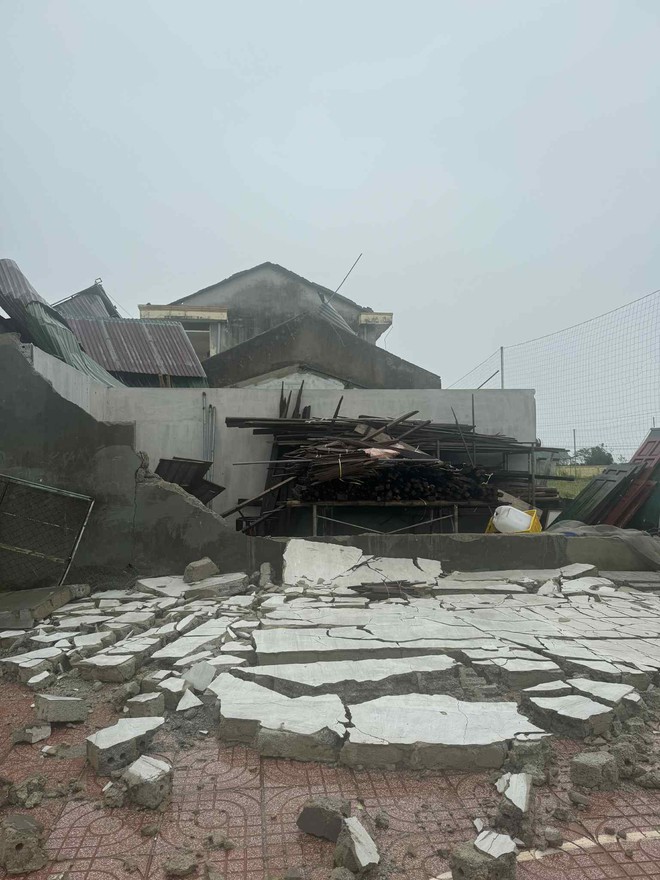 Trường học ở Hà Tĩnh, Thanh Hóa tan hoang do bão Bualoi- Ảnh 11. Trường học ở Hà Tĩnh, Thanh Hóa tan hoang do bão Bualoi- Ảnh 11.