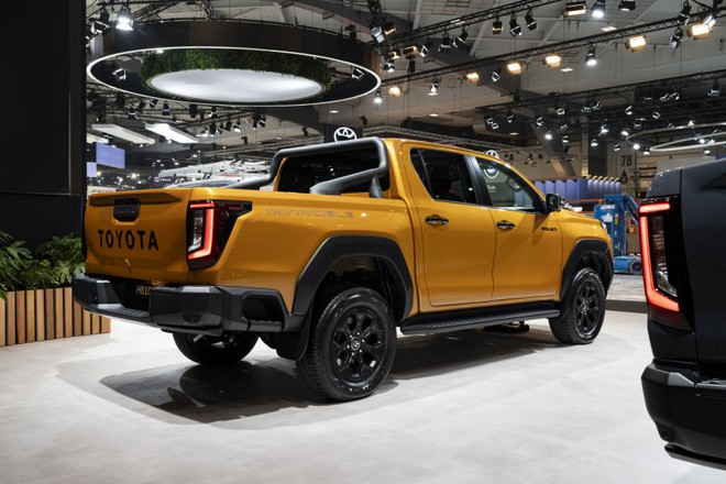 Toyota Hilux - Ảnh 4.