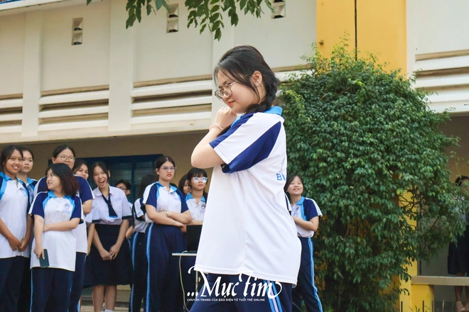 Giờ ra chơi nói không với điện thoại ở Trường THPT Bình Phú- Ảnh 7.