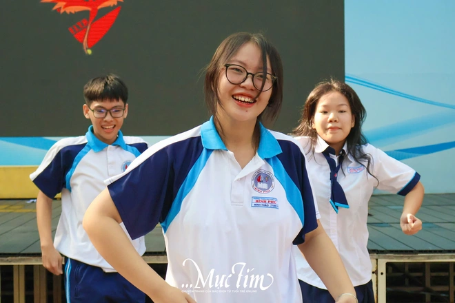 Giờ ra chơi nói không với điện thoại ở Trường THPT Bình Phú- Ảnh 5.