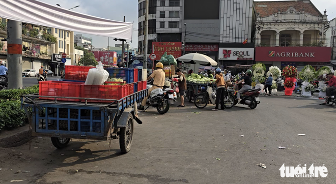 Sidewalk order gradually restored in Ho Chi Minh City ward - Ảnh 8.
