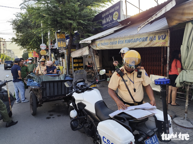 Ho Chi Minh City police crack down on sidewalk encroachment at key hotspots
- Ảnh 7. Ho Chi Minh City police crack down on sidewalk encroachment at key hotspots
- Ảnh 7.