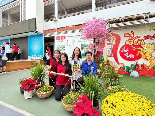Nhiều trường học rộn ràng khoác áo xuân đón Tết Bính Ngọ 2026- Ảnh 17. Nhiều trường học rộn ràng khoác áo xuân đón Tết Bính Ngọ 2026- Ảnh 17.