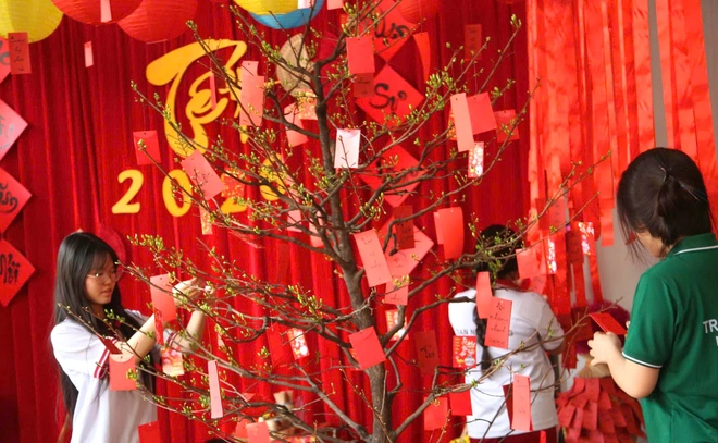 Nhiều trường học rộn ràng khoác áo xuân đón Tết Bính Ngọ 2026- Ảnh 6. Nhiều trường học rộn ràng khoác áo xuân đón Tết Bính Ngọ 2026- Ảnh 6.