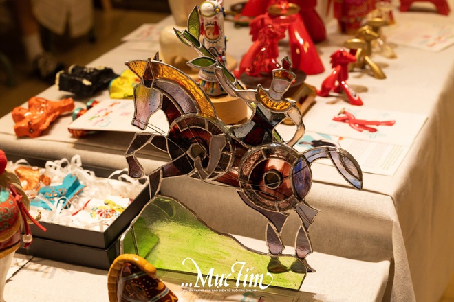 Triển lãm ‘Ngựa ngựa đầu năm’: Khi linh vật Tết Bính Ngọ được kể bằng đôi tay bạn trẻ - Ảnh 11.