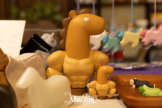 Triển lãm ‘Ngựa ngựa đầu năm’: Khi linh vật Tết Bính Ngọ được kể bằng đôi tay bạn trẻ - Ảnh 8.