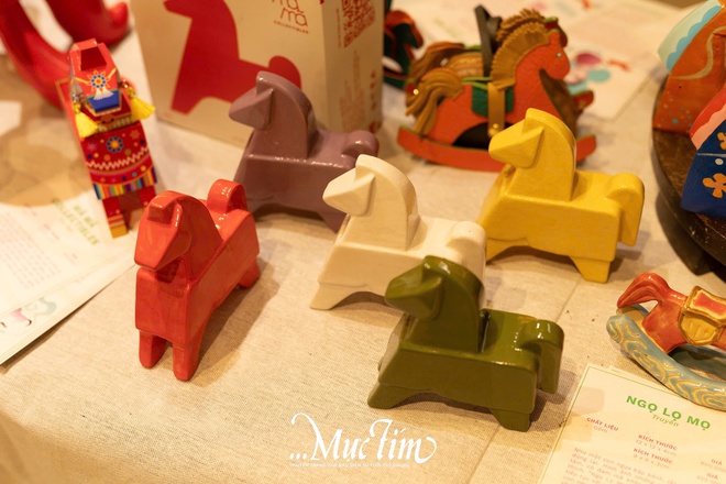 Triển lãm ‘Ngựa ngựa đầu năm’: Khi linh vật Tết Bính Ngọ được kể bằng đôi tay bạn trẻ - Ảnh 17.