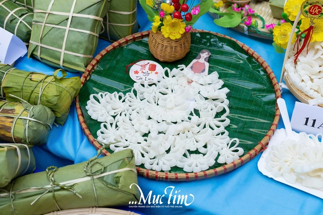 ‘Đầu bếp học trò’ Trường THPT Nguyễn Hữu Huân rộn rã làm món ăn truyền thống đón Tết - Ảnh 16.