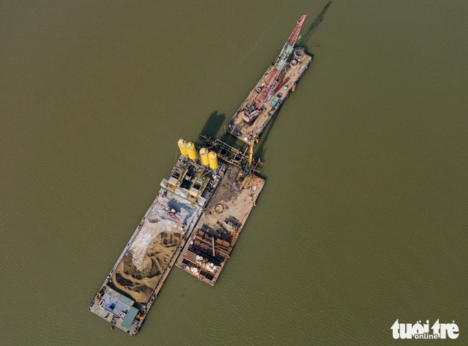 Hundreds of workers, engineers speed up work on $608mn iconic bridge project in Hanoi- Ảnh 3.