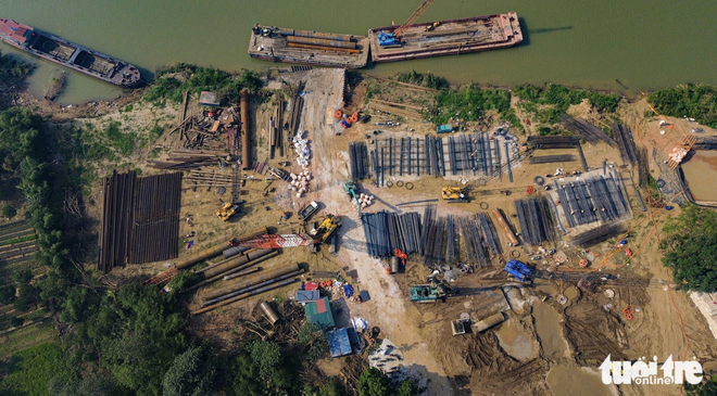 Hundreds of workers, engineers speed up work on $608mn iconic bridge project in Hanoi- Ảnh 6.