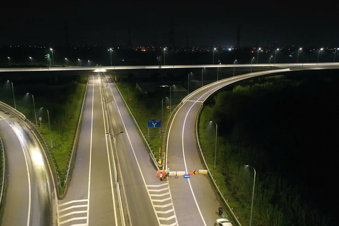 Ben Luc - Long Thanh Expressway fully opens after 12 years, shortening travel across southern Vietnam - Ảnh 1.