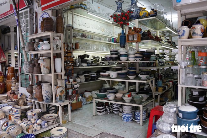 A hidden gem for pottery lovers: Inside Ho Chi Minh City's ceramics street - Ảnh 6.