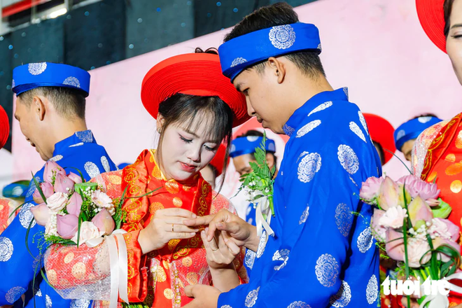 Ho Chi Minh City mass wedding helps workers fulfill wedding dreams - Ảnh 14.