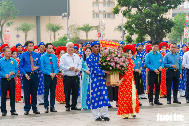Ho Chi Minh City mass wedding helps workers fulfill wedding dreams - Ảnh 1.