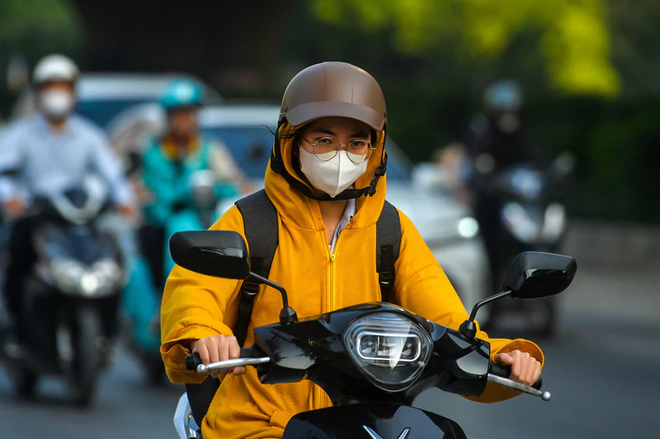 Hanoi air pollution reaches unhealthy level  - Ảnh 7.