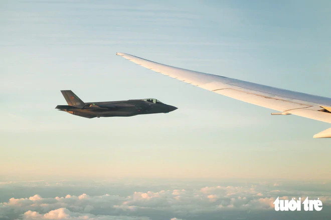 Danish fighter jets escort aircraft carrying Vietnam's top leader To Lam to Copenhagen - Ảnh 4.