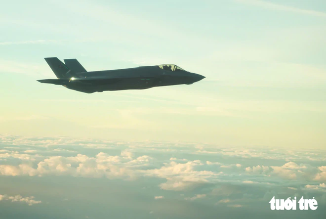 Danish fighter jets escort aircraft carrying Vietnam's top leader To Lam to Copenhagen - Ảnh 3.