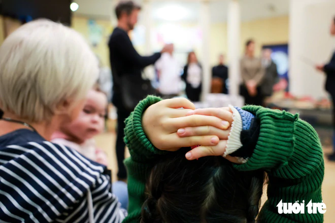 Vietnamese First Lady visits hospital-school model for children in Belgium- Ảnh 8.