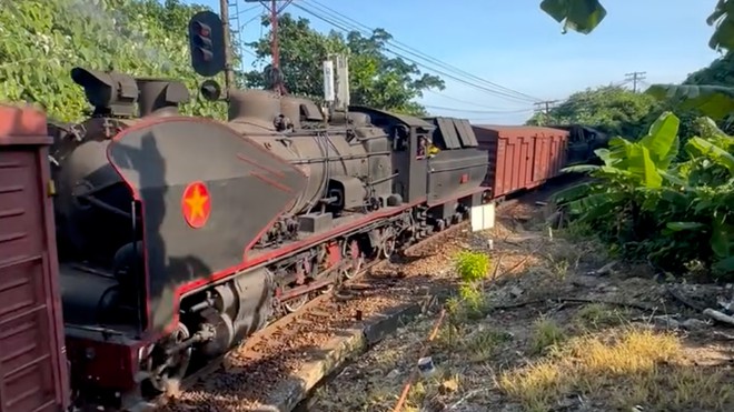 Historic steam trains tested on Hue-Da Nang route through Vietnam’s Hai Van Pass - Ảnh 2.