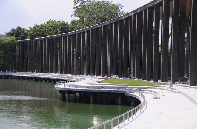 Giant ring-shaped landmark emerges on lake at Da Nang park - Ảnh 4.