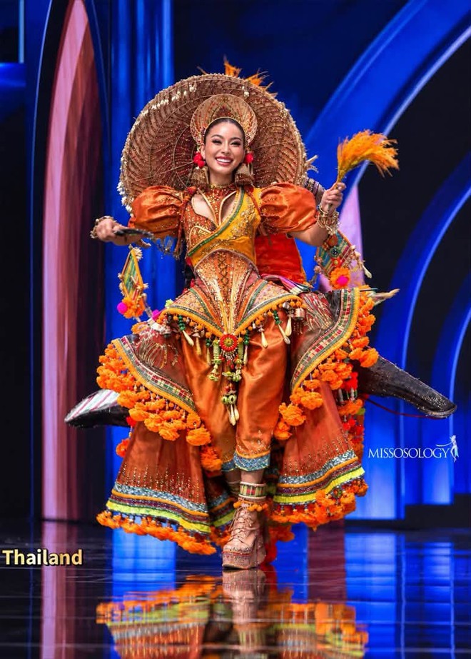 Philippine witch, Thai buffalo and Vietnam’s paper horses turn heads at Miss Grand 2026 International 2026 - Ảnh 3.