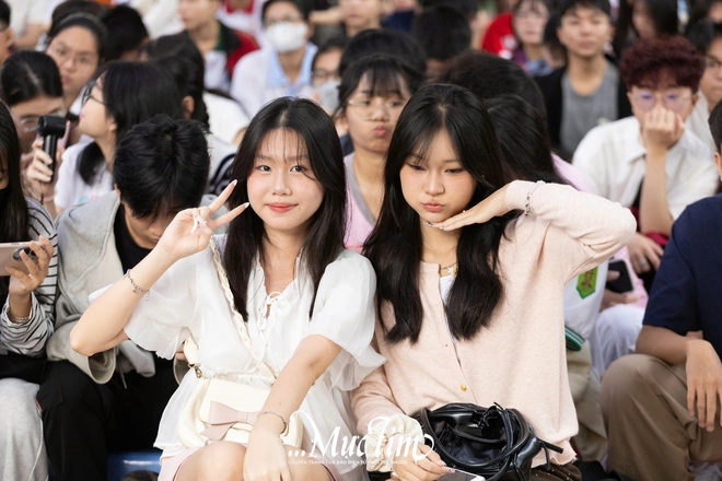 ‘Cháy’ sạch hơn 5.000 vé, hội xuân học trò rộn ràng như một phiên chợ Tết- Ảnh 8.