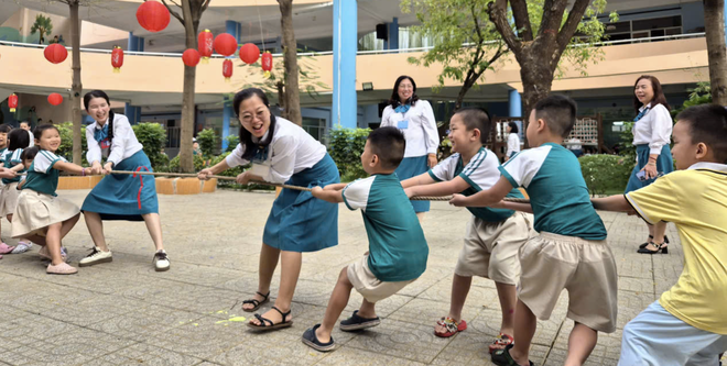 Nearly 2.6 million Ho Chi Minh City students return to school after Tet - Ảnh 1.
