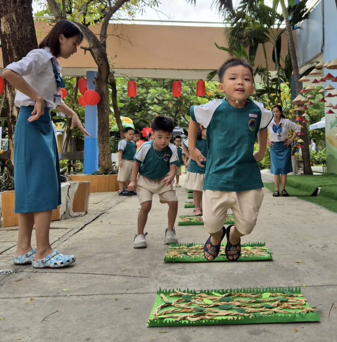 Nearly 2.6 million Ho Chi Minh City students return to school after Tet - Ảnh 2.
