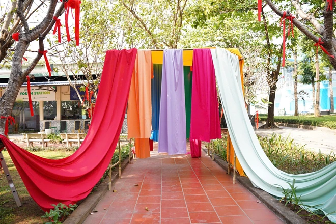 Ngắm không gian check-in Tết ngập tràn sắc đỏ ở các trường đại học- Ảnh 7.