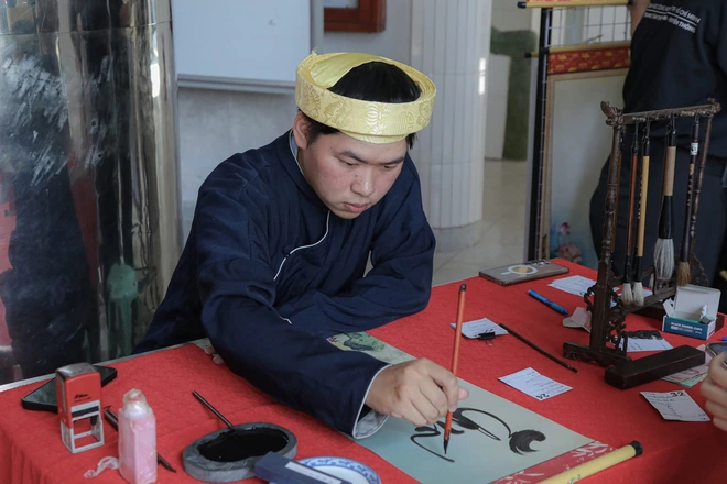 Ngắm không gian check-in Tết ngập tràn sắc đỏ ở các trường đại học- Ảnh 9.